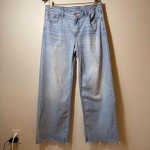 American Eagle Low rise baggy wide leg jeans contemporary trending light wash 6